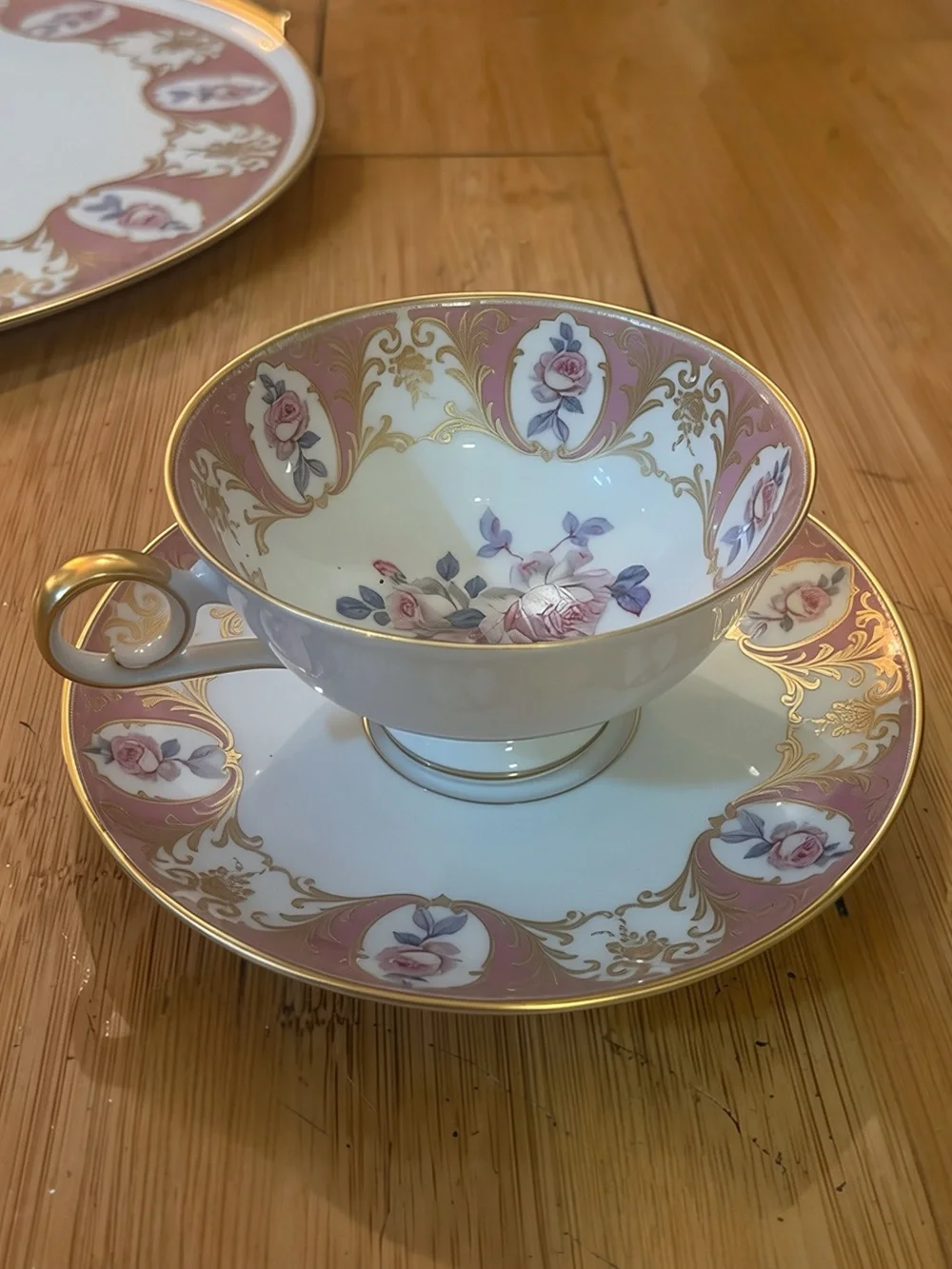 Mid-Century, 19-piece porcelain, Gold gilt tea/cake set by Kaiser, Germany